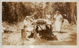 l-r: <possibly Irene>, Vera, Ted,  Auntie Lou, Auntie Lal Winters <Hutchins> - Russell Falls