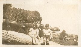l-r: Jean Winters, Keith Winters, Frank Adlard, New Norfolk, Boxing Day 1924