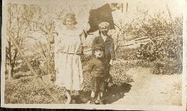 l-r: Nel Cook, Jack Lewis, Des Lewis - Beaconsfield