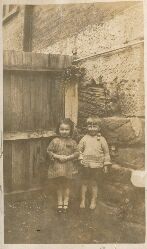 Jean Winters, Des Lewis at Elsie's house