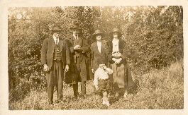 Roy?, Frank Cook, Nel <Lil?>, Else?, Des Lewis fore
